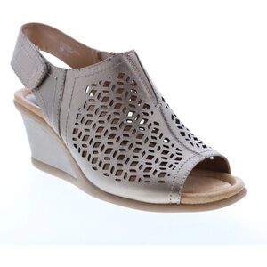 Earth wedge sandals 9.5 B Cascade‎ Platinum